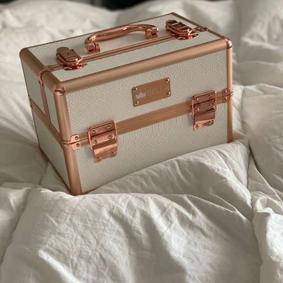 BELLA case - Picture 6 of 7